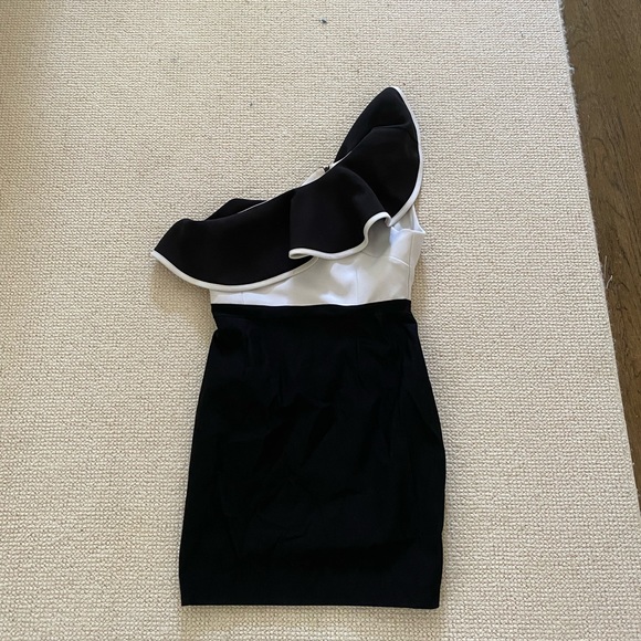 One shoulder mini dress black and white - Picture 2 of 4